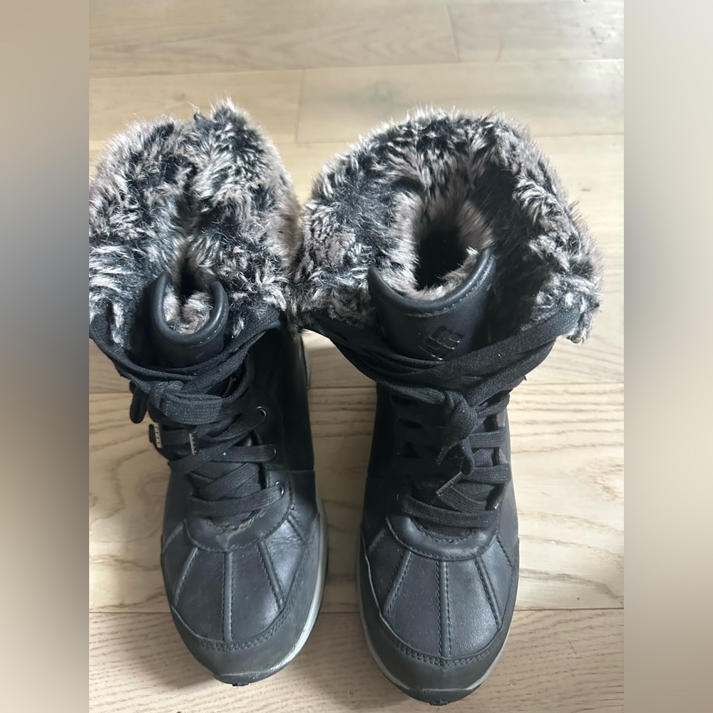 Columbia omni heat Black and Gray Winter Boots with Fur Lining comes with a box